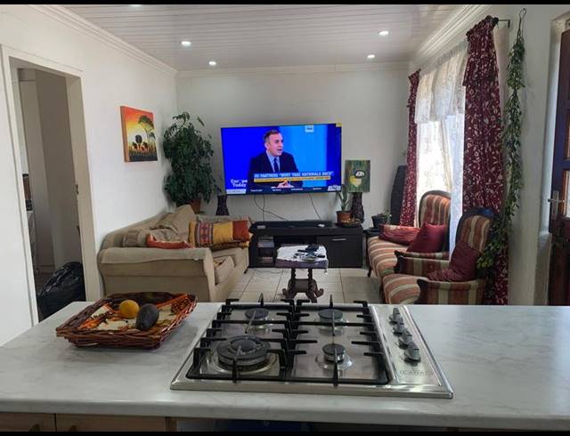 3 BEDROOM HOUSE FOR SALE IN LENTEGEUR